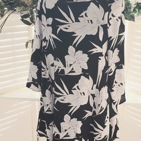 SHOW ME YOUR MUMU BLACK WHITE FLORAL DRESS SIZE SM - Picture 2 of 7